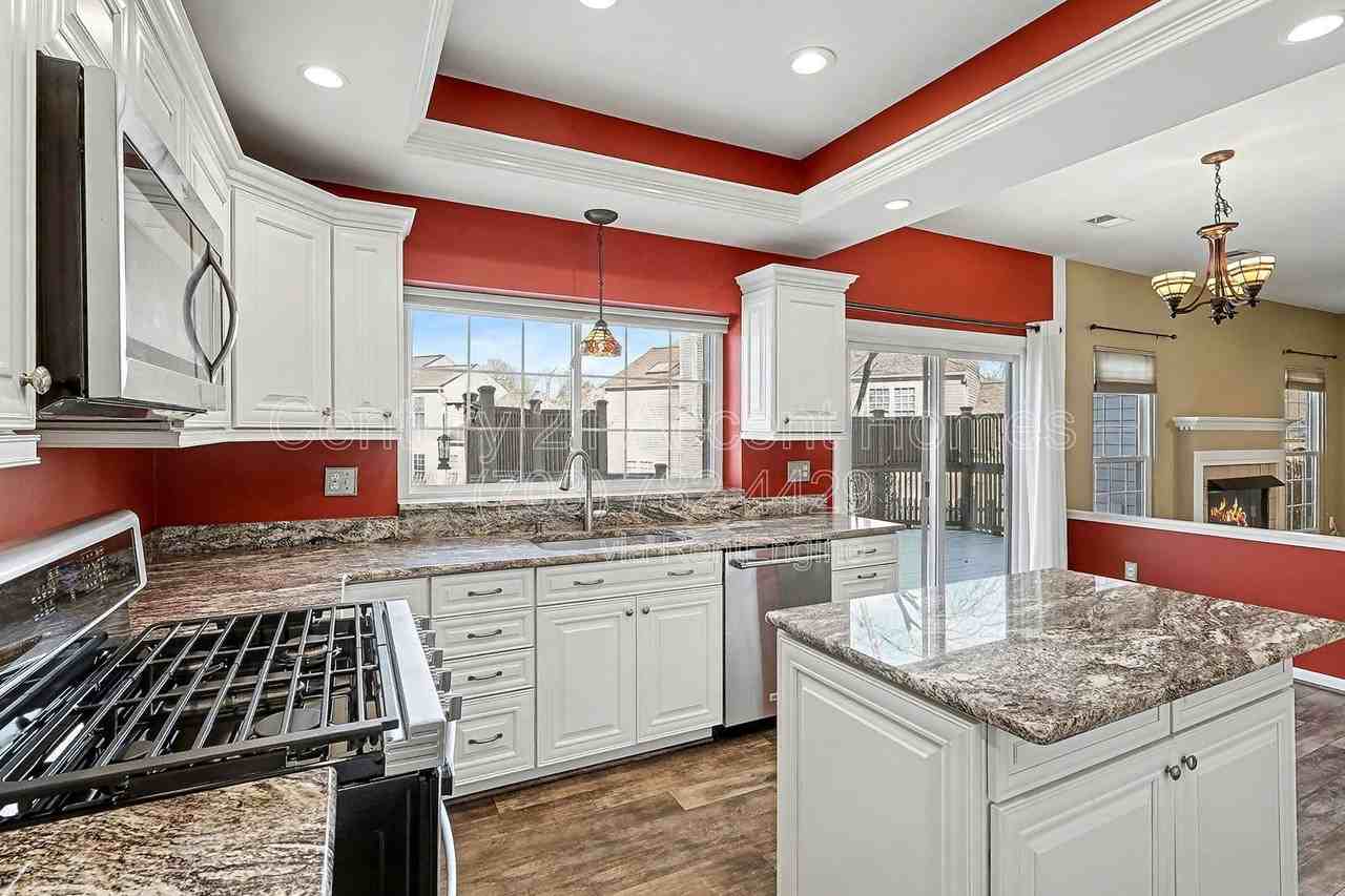 2816 King Elm Ct - Photo 4 of 34