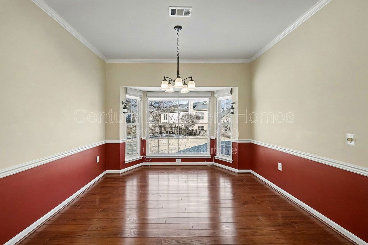 2816 King Elm Ct - Photo 7 of 34