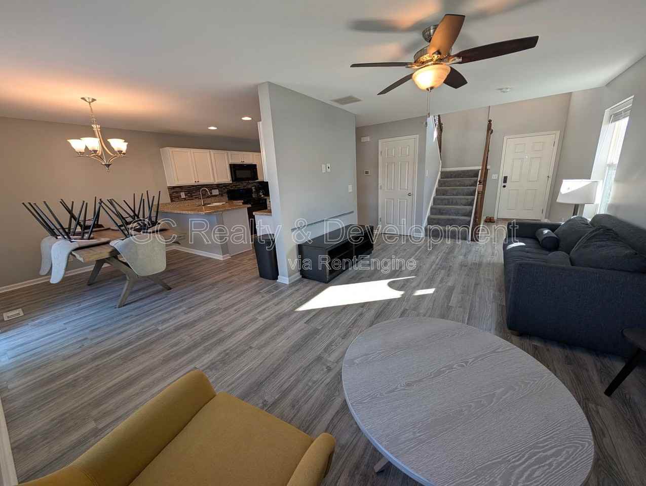 646 Vine St - Photo 5 of 25