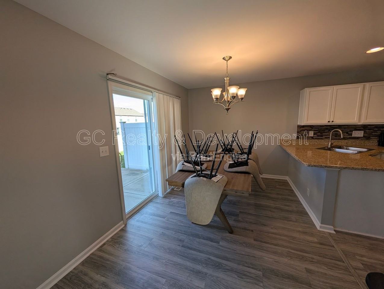 646 Vine St - Photo 6 of 25