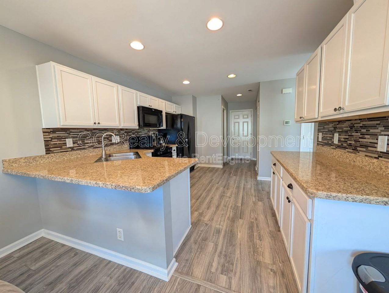 646 Vine St - Photo 7 of 25