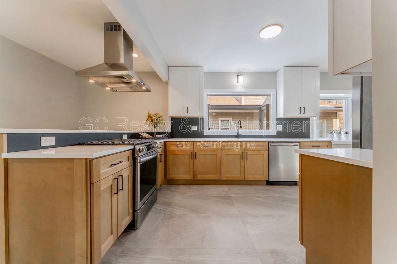 3303 Division St - Photo 5 of 33