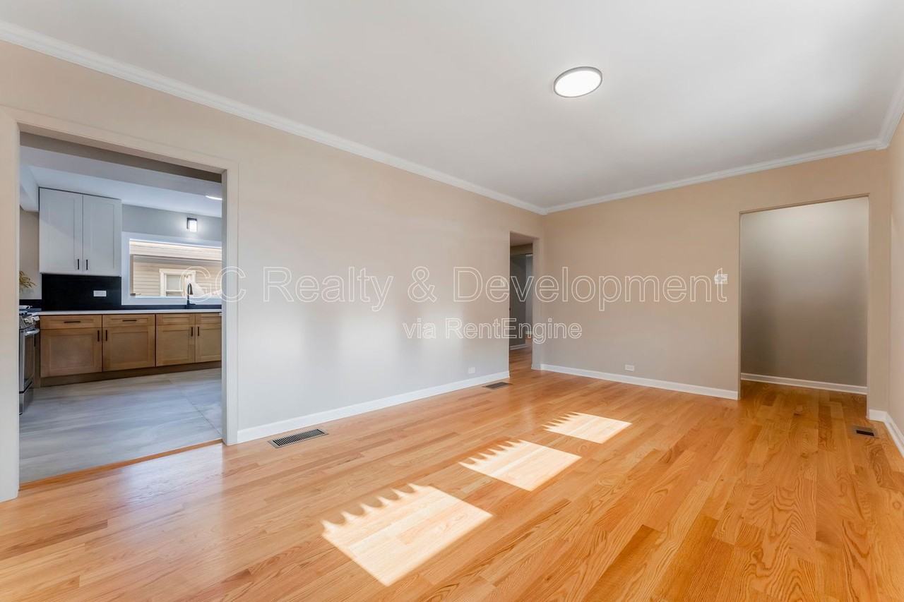 3303 Division St - Photo 4 of 33