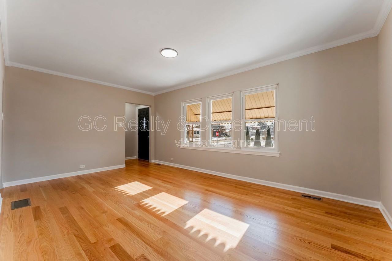 3303 Division St - Photo 3 of 33