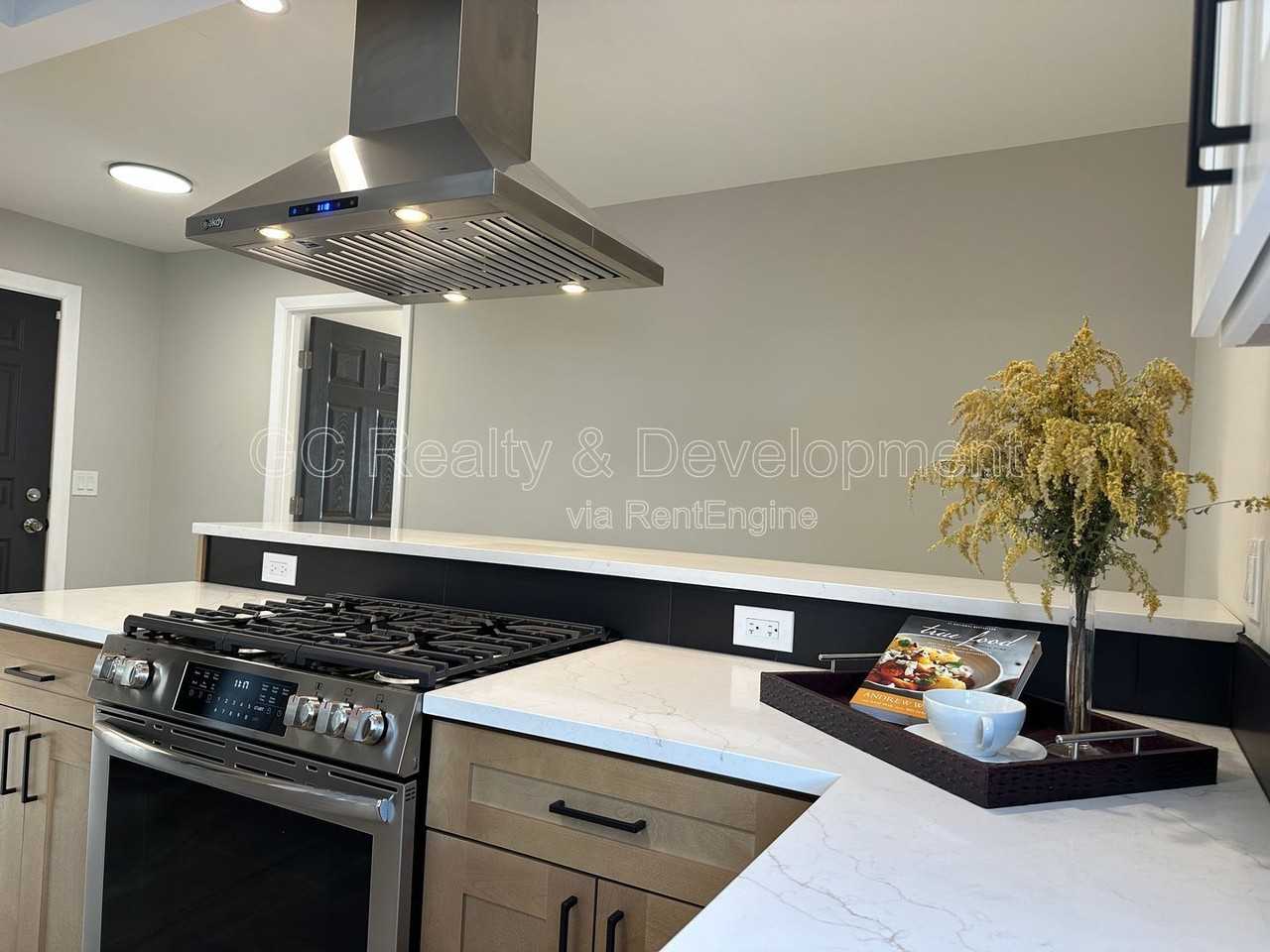 3303 Division St - Photo 6 of 33