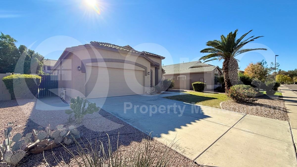 271 W Brooks St - Photo 3 of 22