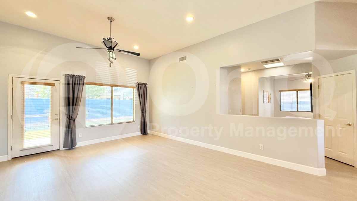 271 W Brooks St - Photo 7 of 22