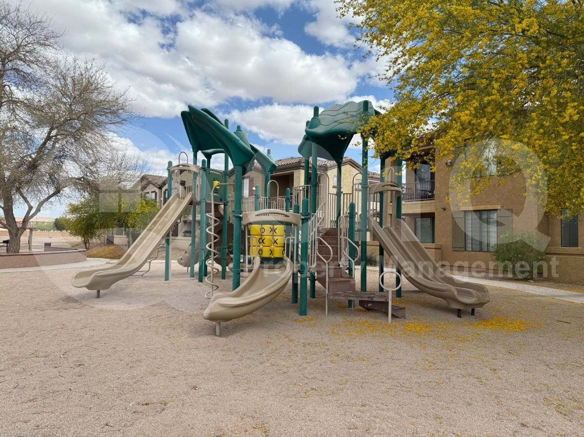 1456 E 9th St #215 - Photo 4 of 10