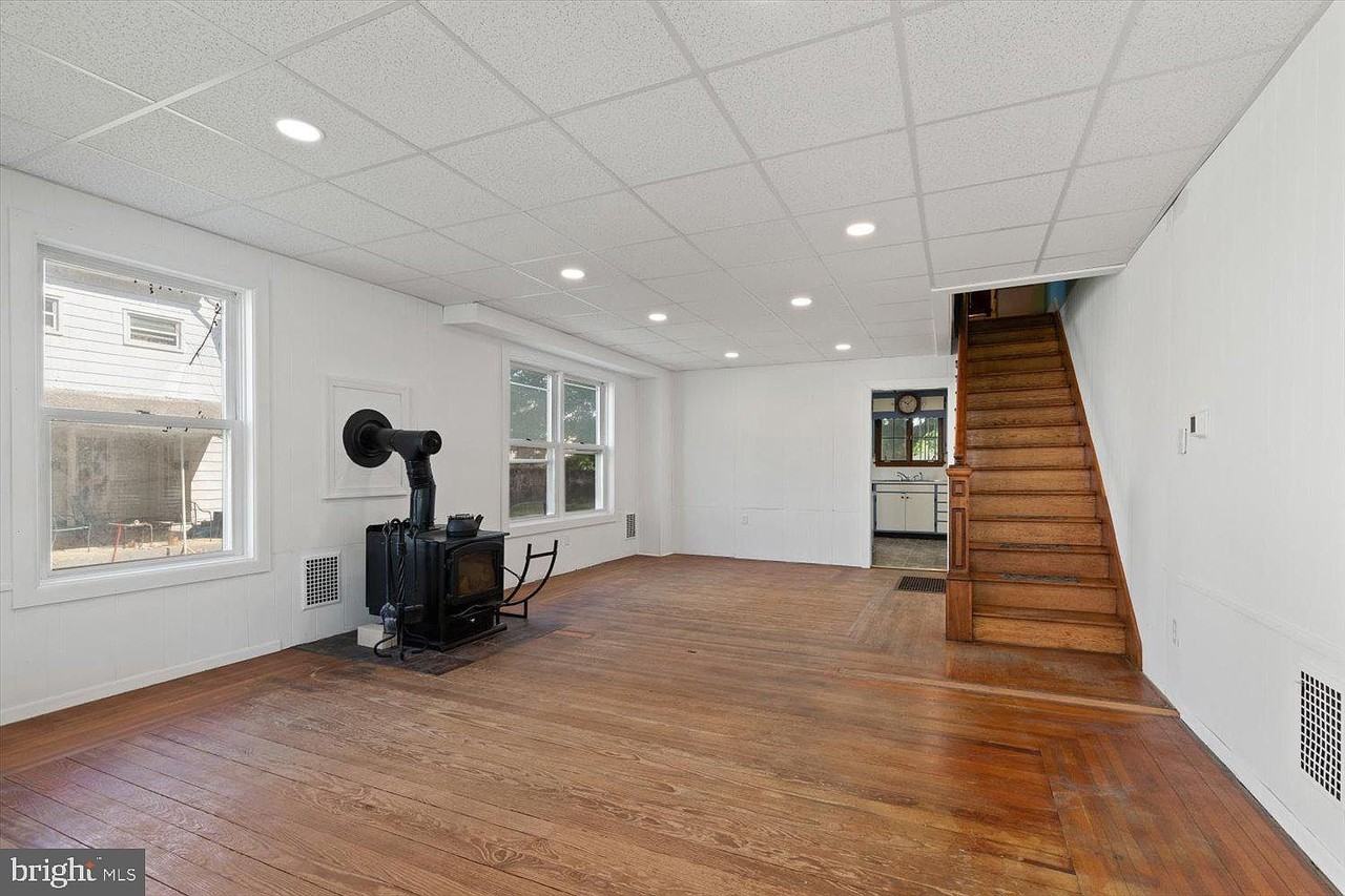 151 S Grant St - Photo 6 of 36