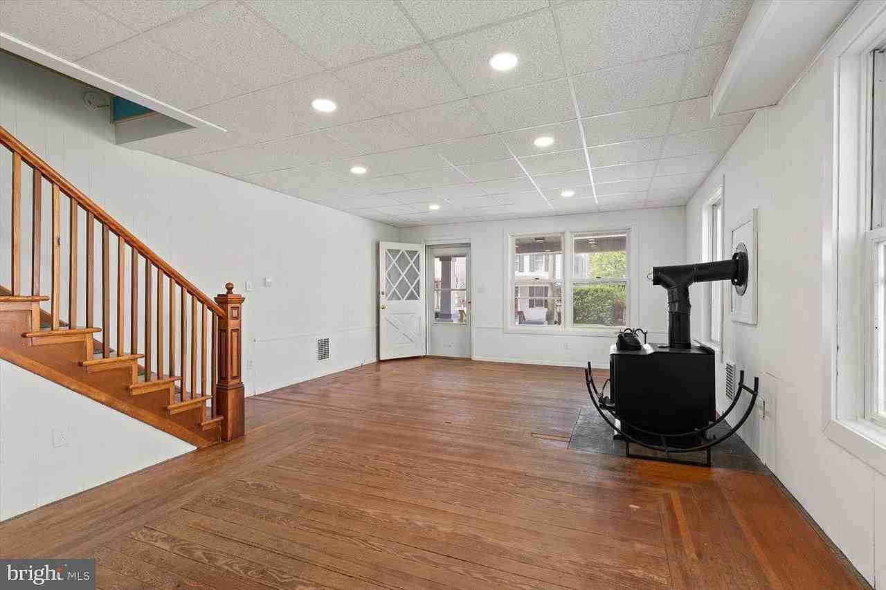 151 S Grant St - Photo 7 of 36