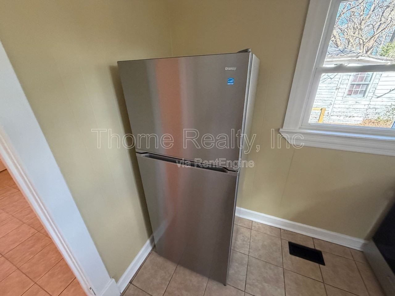 617 Pennsylvania Ave - Photo 6 of 13