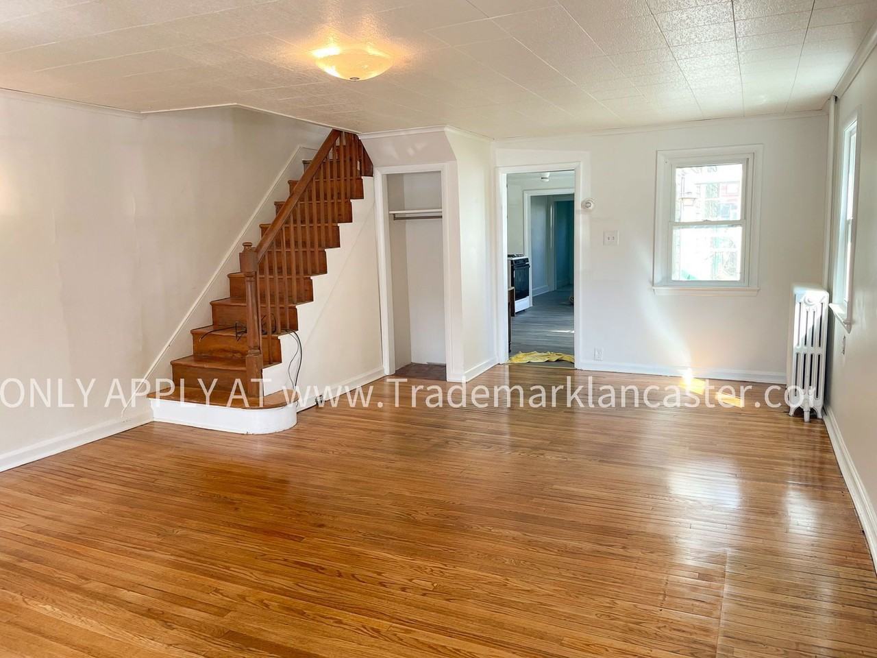 763 Manor St - Photo 2 of 10