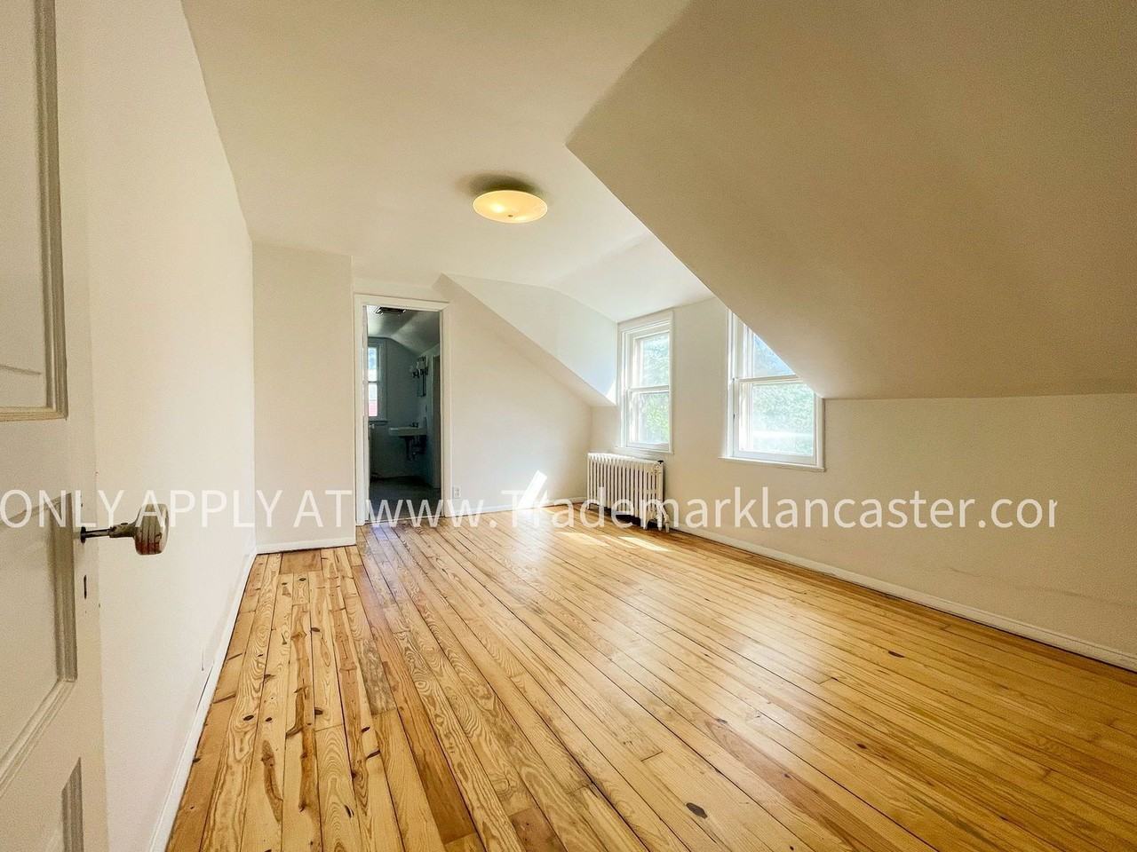 763 Manor St - Photo 4 of 10