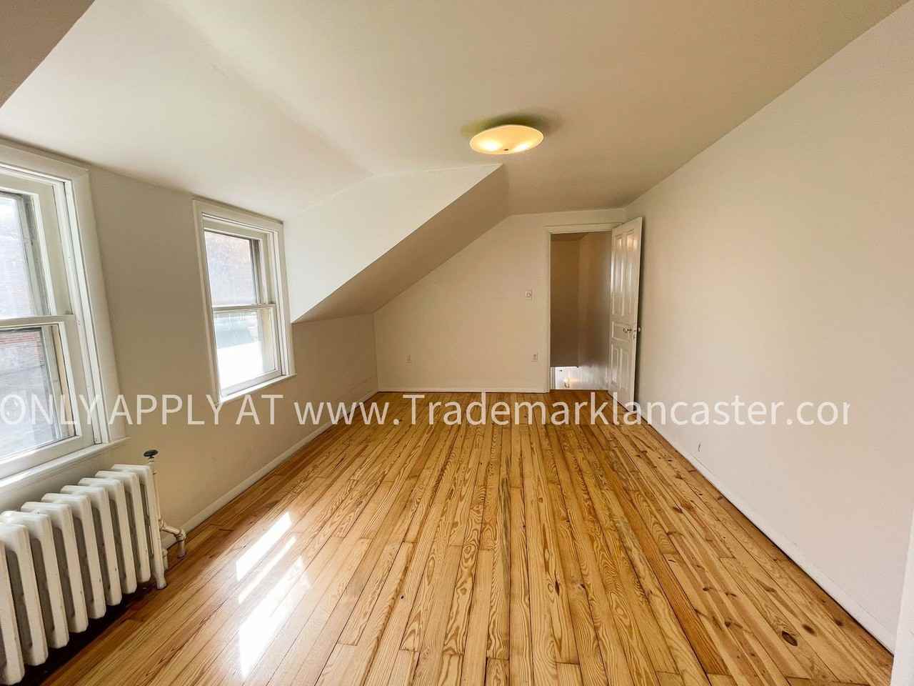 763 Manor St - Photo 5 of 10