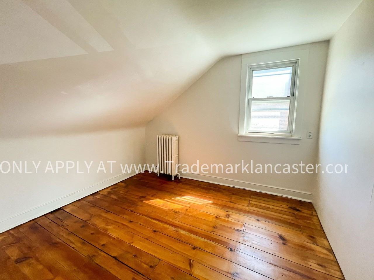 763 Manor St - Photo 6 of 10