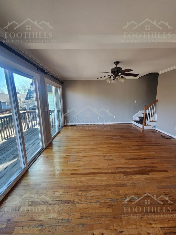 235 Harbor Dr - Photo 4 of 27