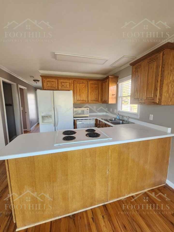 235 Harbor Dr - Photo 7 of 27