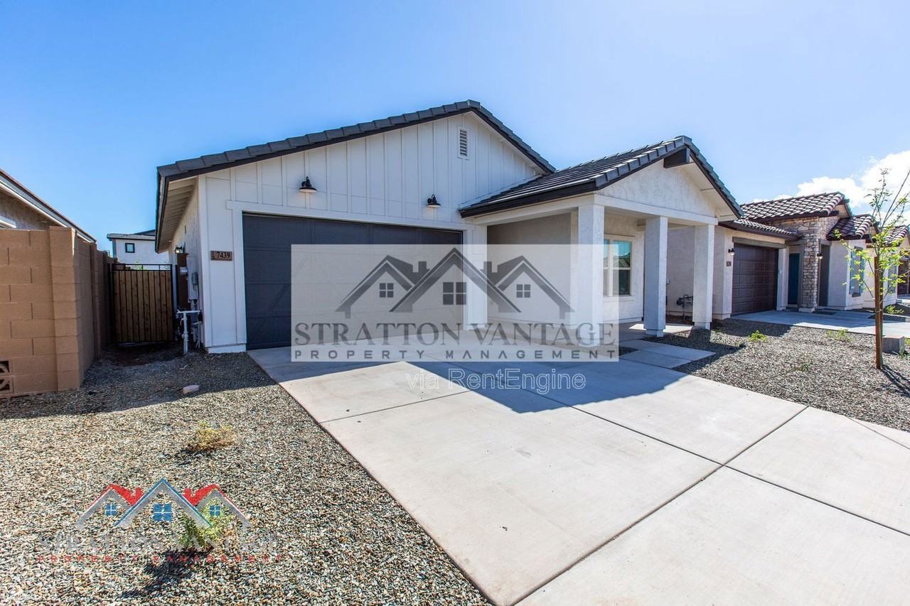 7439 S 76th Dr - Photo 3 of 45