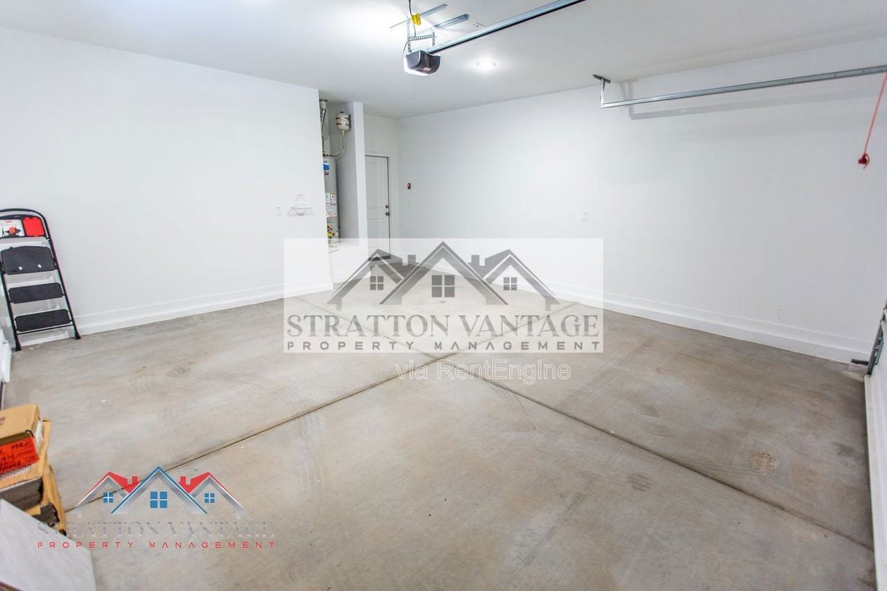 7439 S 76th Dr - Photo 5 of 45