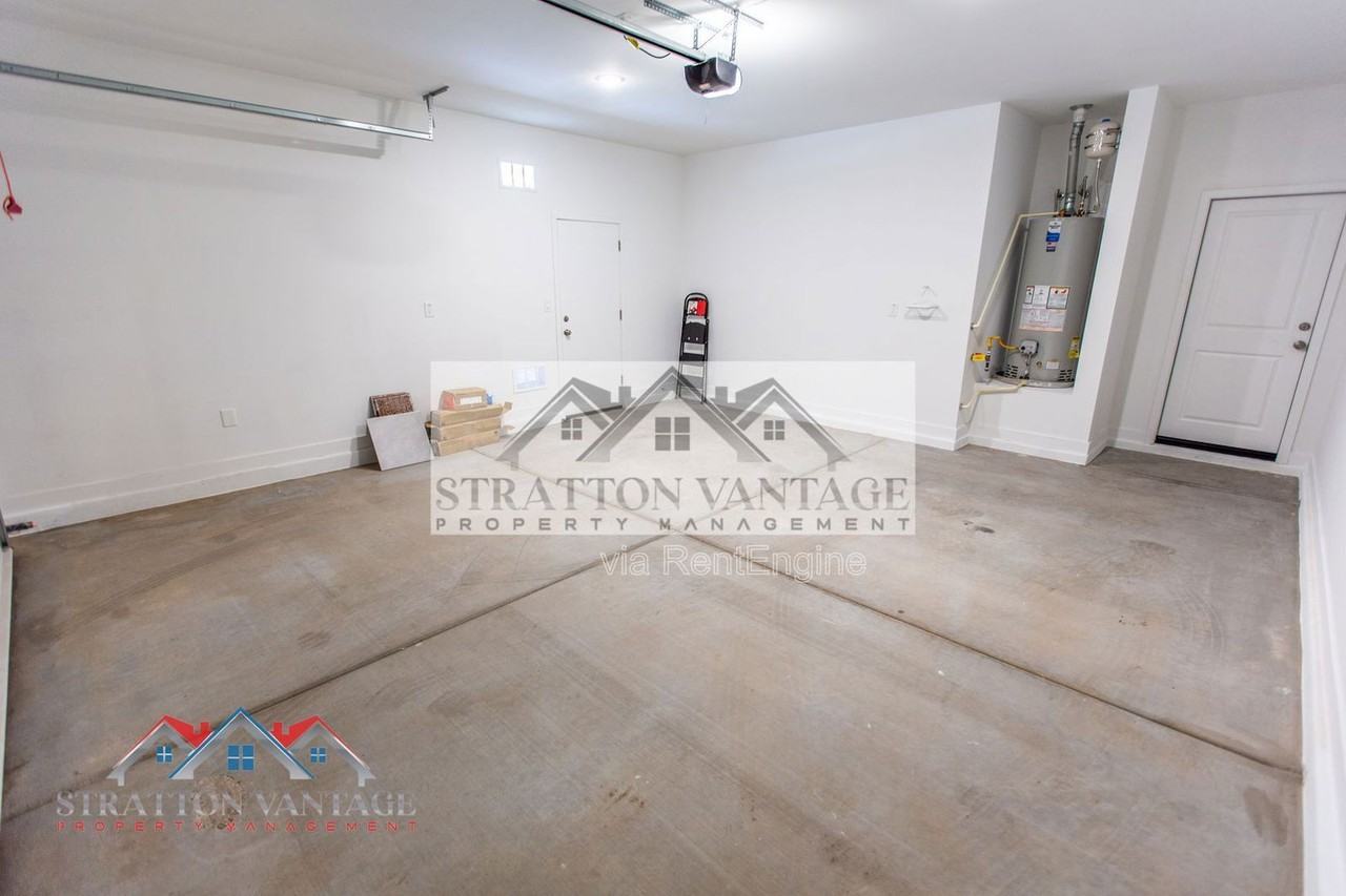 7439 S 76th Dr - Photo 6 of 45