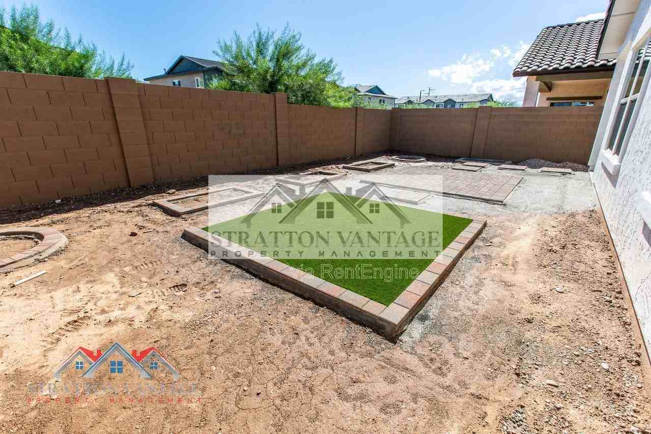 7439 S 76th Dr - Photo 7 of 45