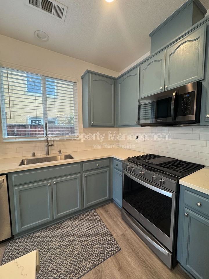 5470 Gold Creek Cir - Photo 3 of 17