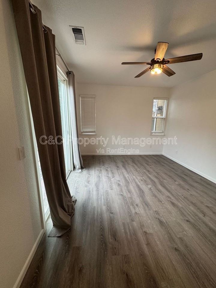 5470 Gold Creek Cir - Photo 5 of 17