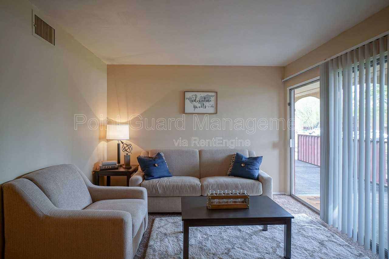 1528 Oxford Pl #32 - Photo 2 of 17