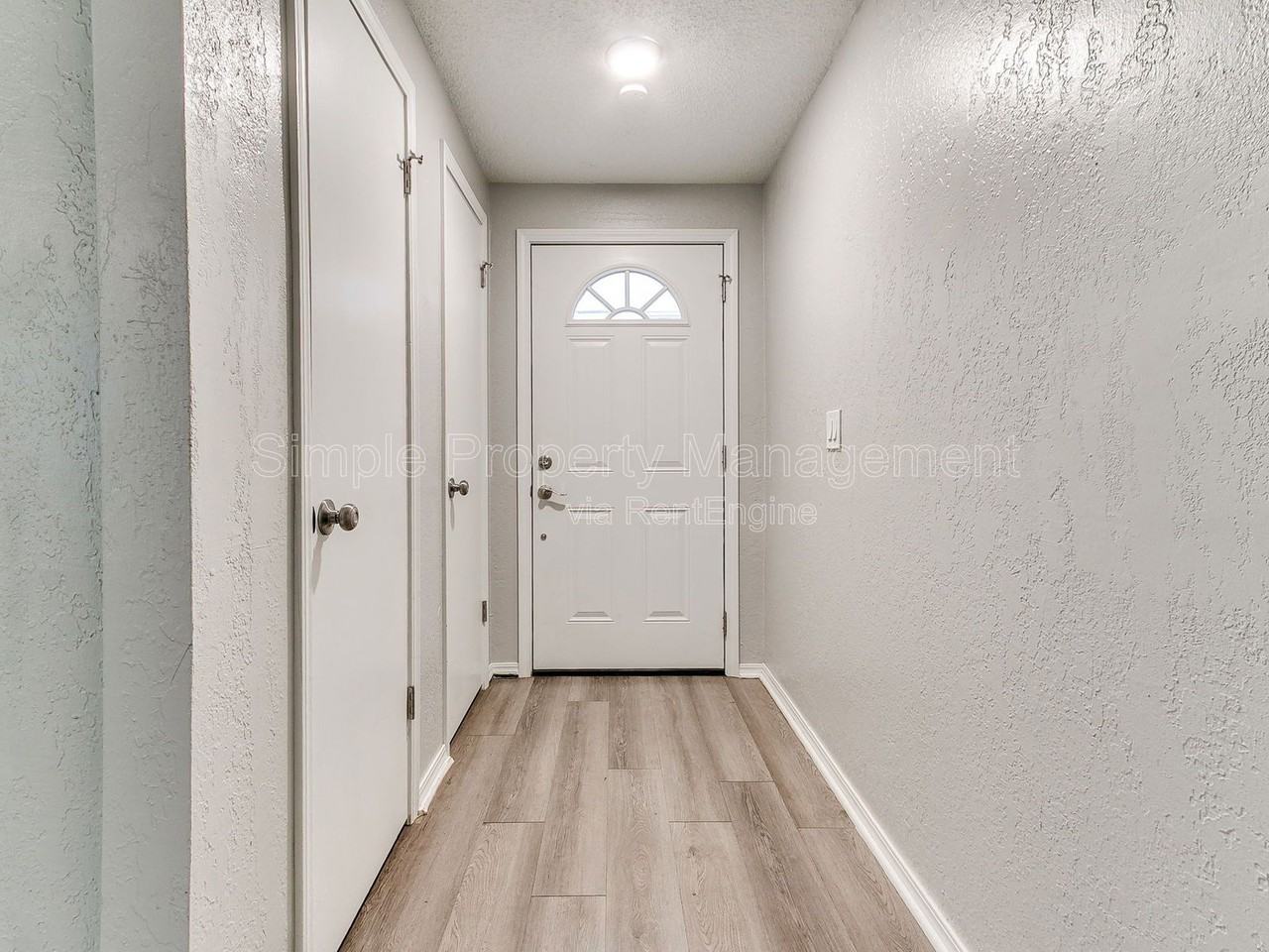 606 Elmwood Dr - Photo 2 of 27