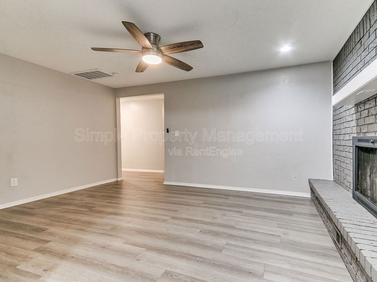 606 Elmwood Dr - Photo 4 of 27