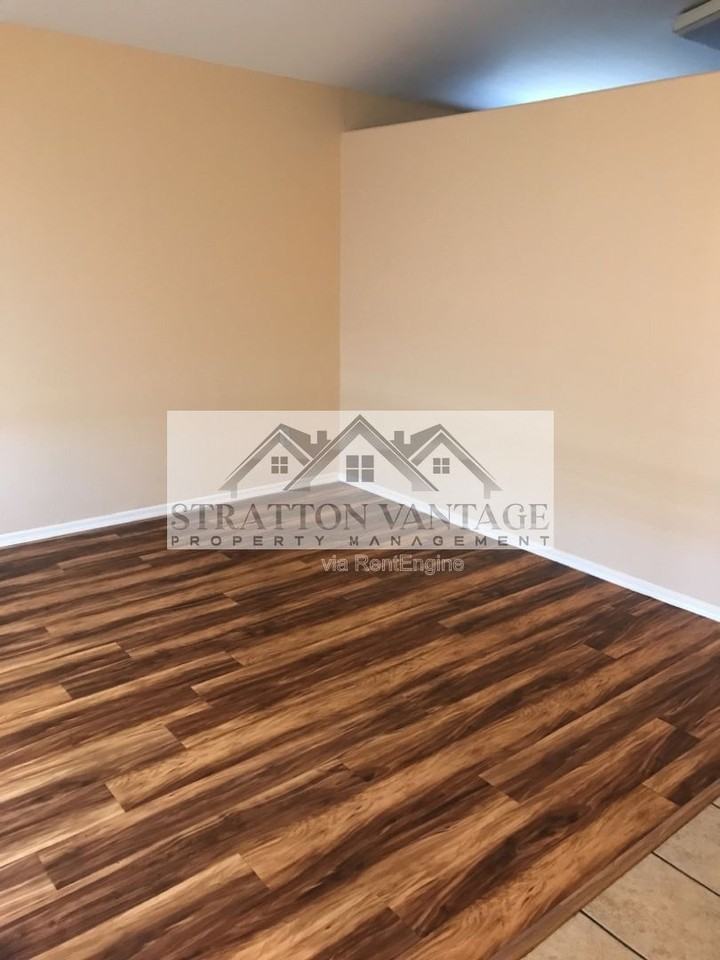 8201 W Pima St - Photo 3 of 15