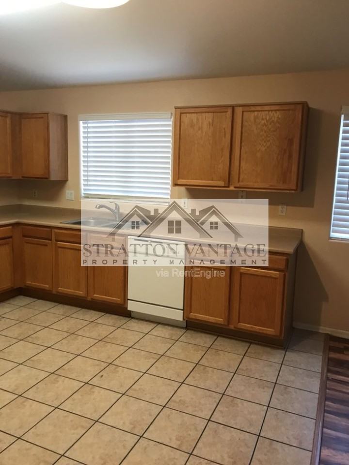 8201 W Pima St - Photo 4 of 15