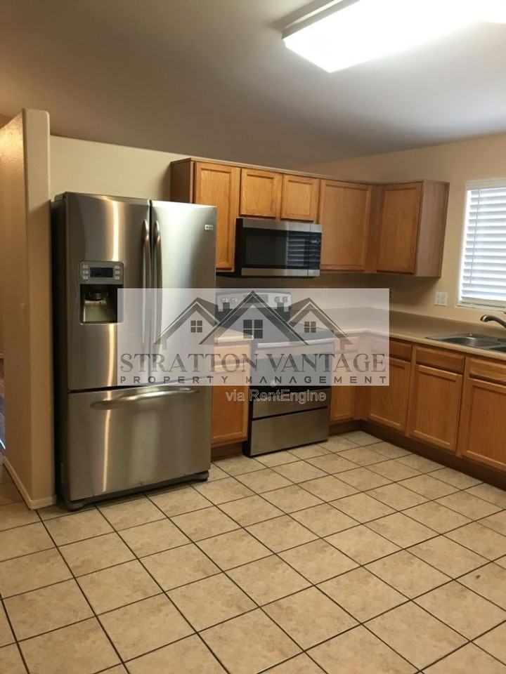 8201 W Pima St - Photo 5 of 15