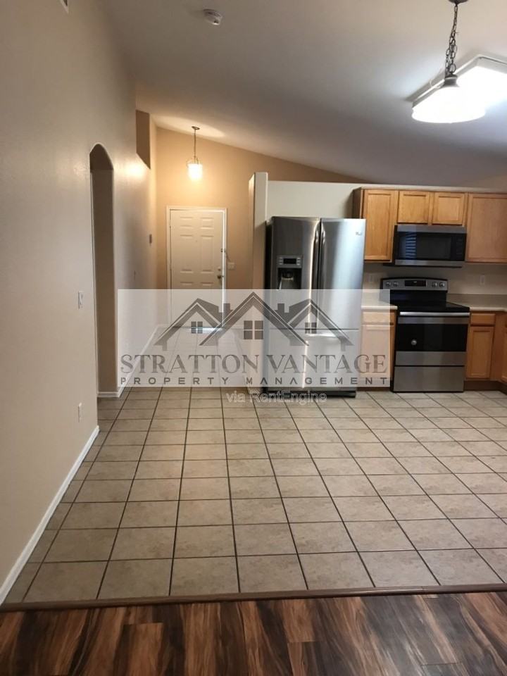 8201 W Pima St - Photo 6 of 15