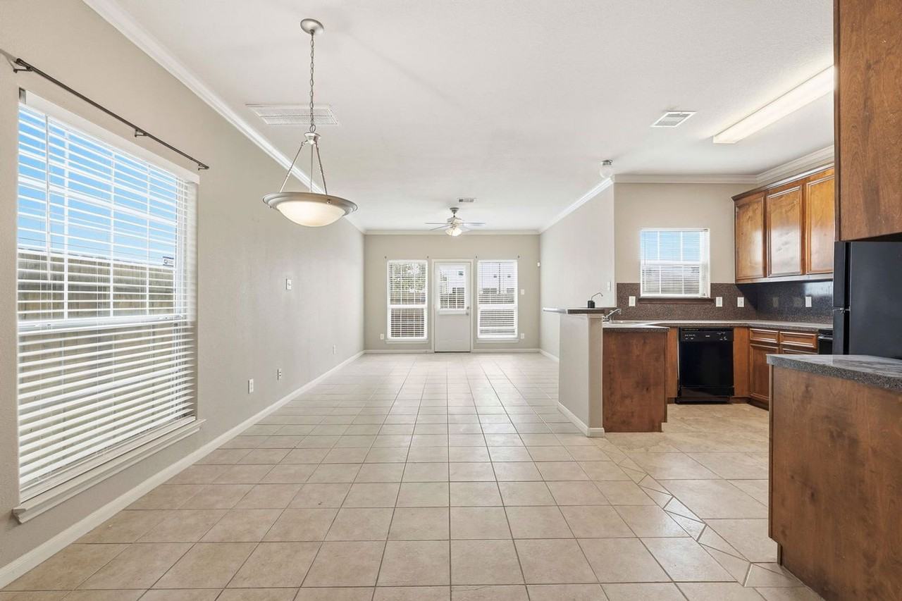 4434 Mallow St #B - Photo 3 of 25