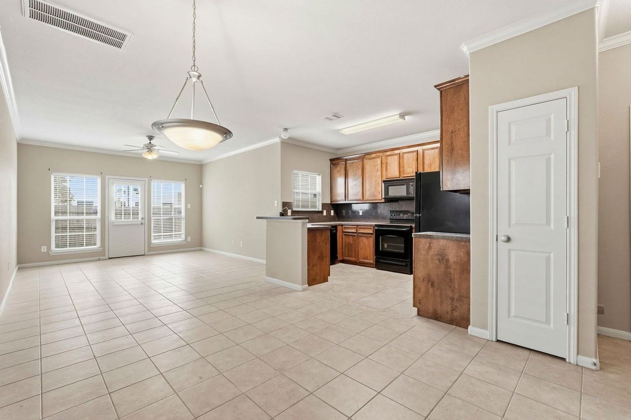 4434 Mallow St #B - Photo 4 of 25