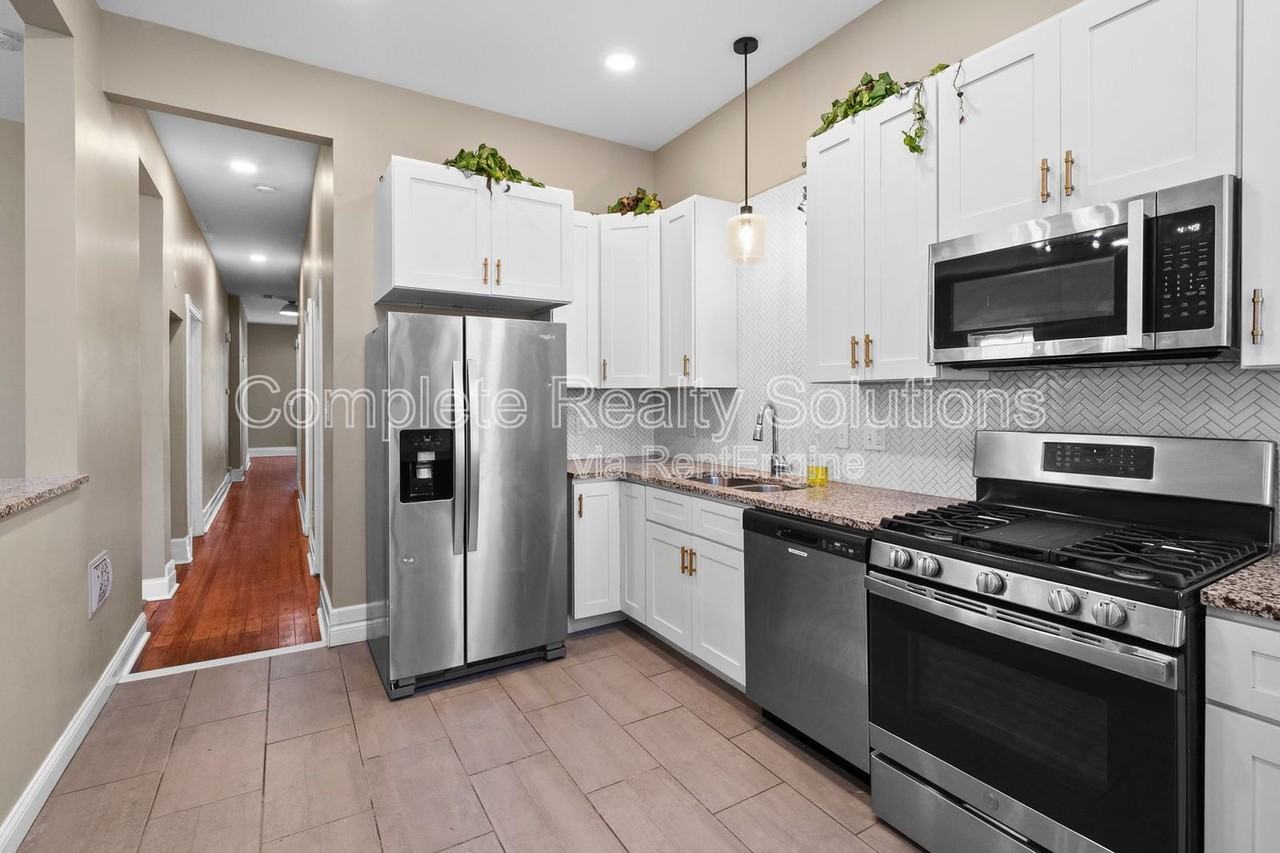 2137 Russell Blvd #2F - Photo 2 of 36