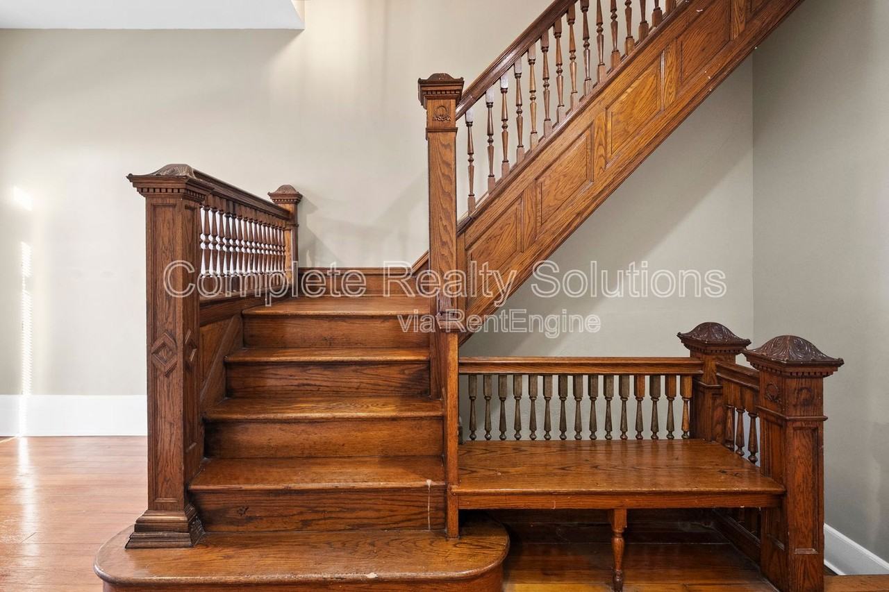 2137 Russell Blvd #2F - Photo 3 of 36