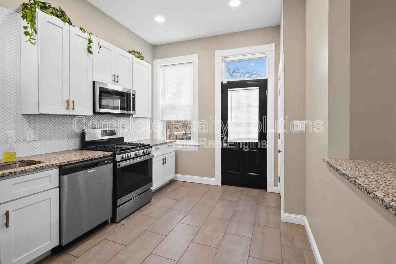 2137 Russell Blvd #2F - Photo 7 of 36