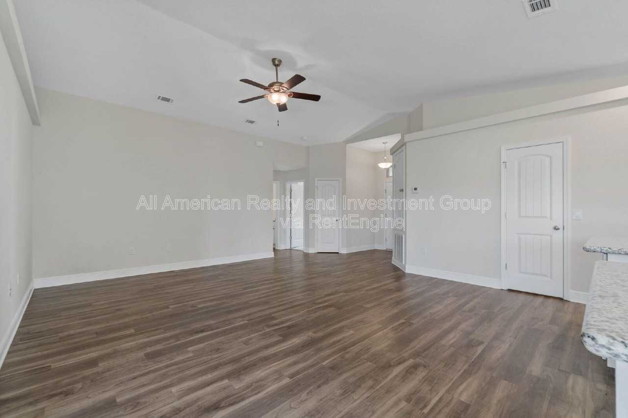 6223 Redberry Dr - Photo 4 of 28