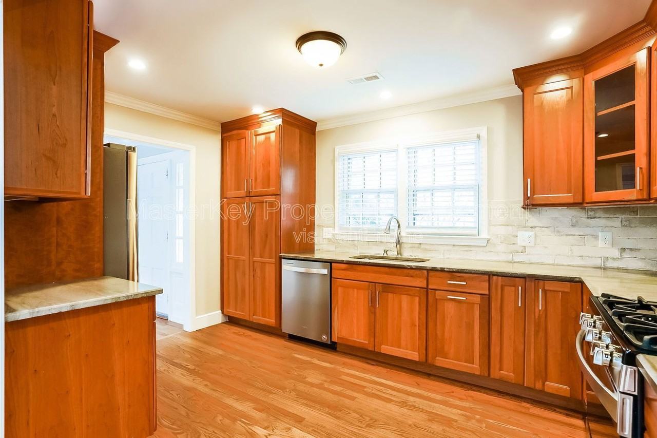 3401 White Oak Rd - Photo 7 of 28