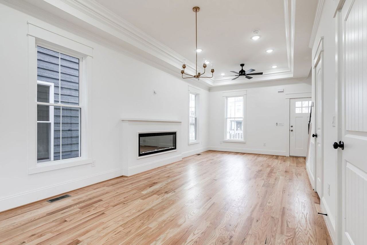 3003 Midlothian Tpke - Photo 2 of 34