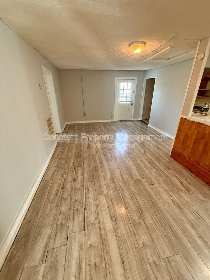 407 Atlanta St #A - Photo 3 of 12