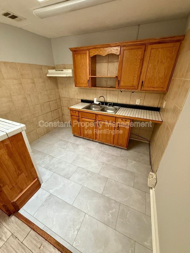 407 Atlanta St #A - Photo 5 of 12