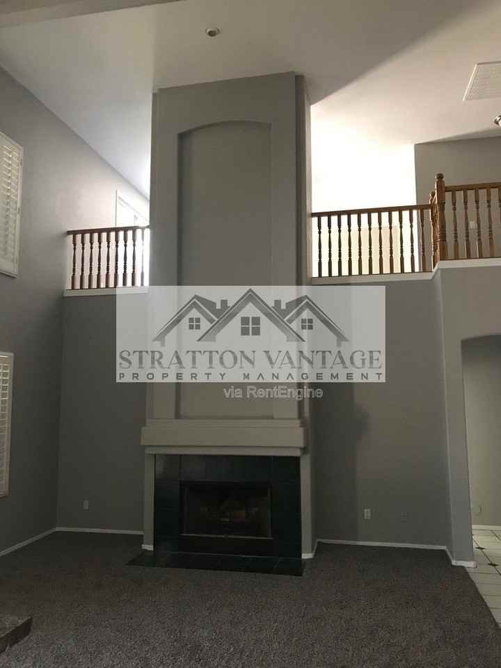 4740 E Desert Ln - Photo 4 of 10