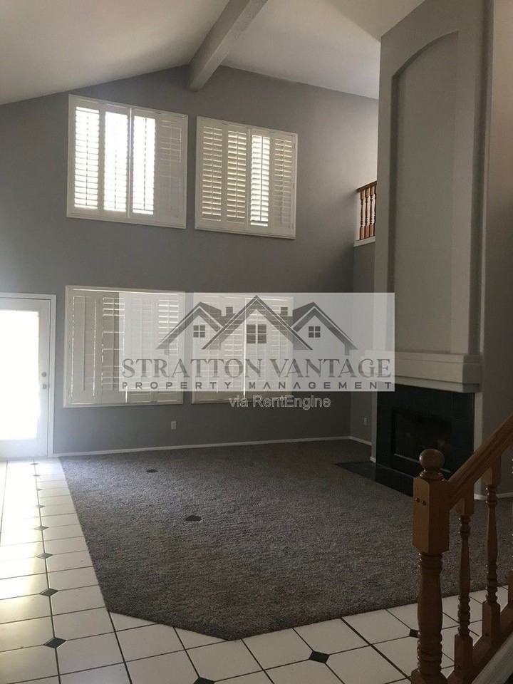 4740 E Desert Ln - Photo 5 of 10