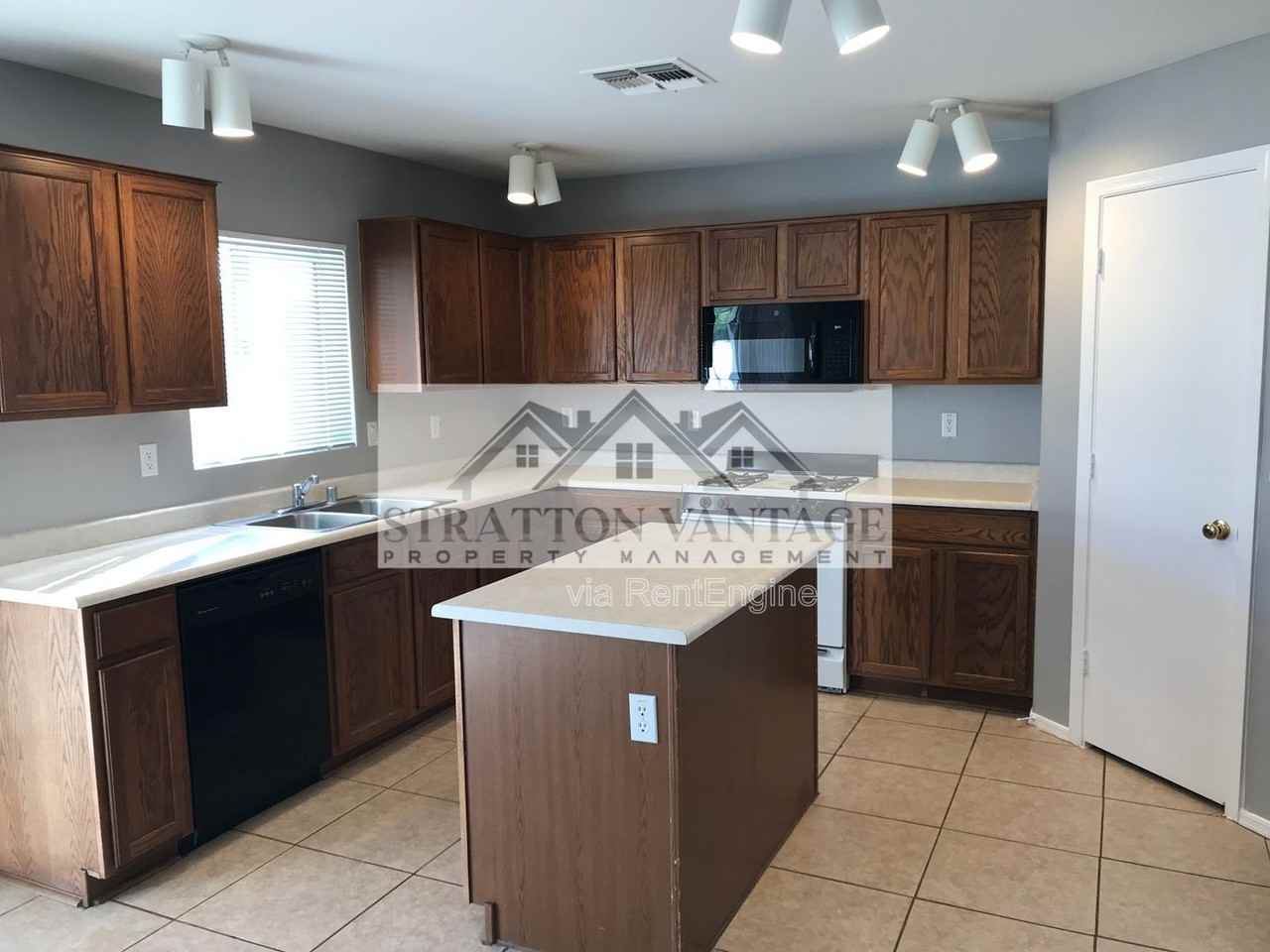 12525 W Rosewood Ln - Photo 2 of 18