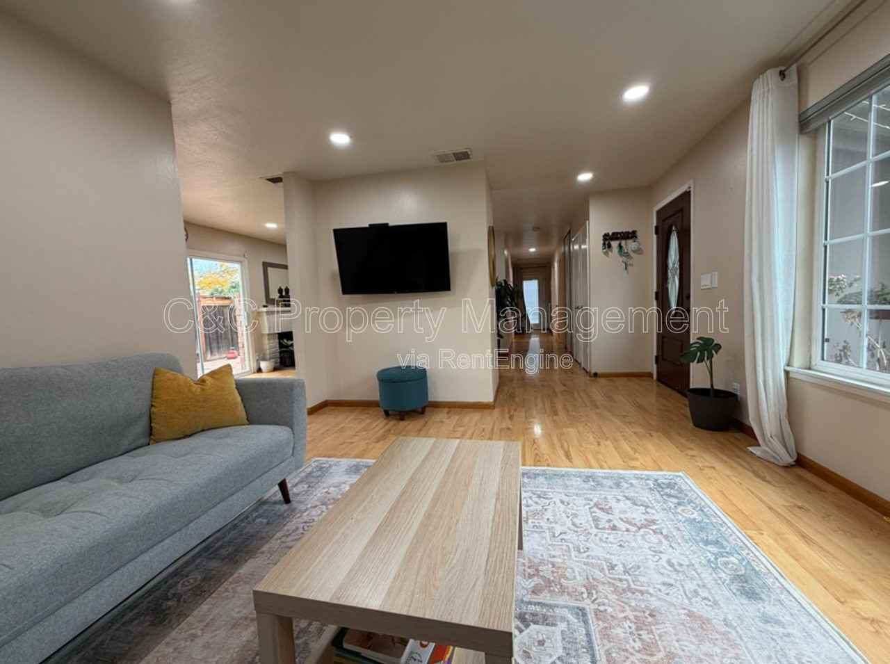 1411 Hillsdale Ave - Photo 3 of 11