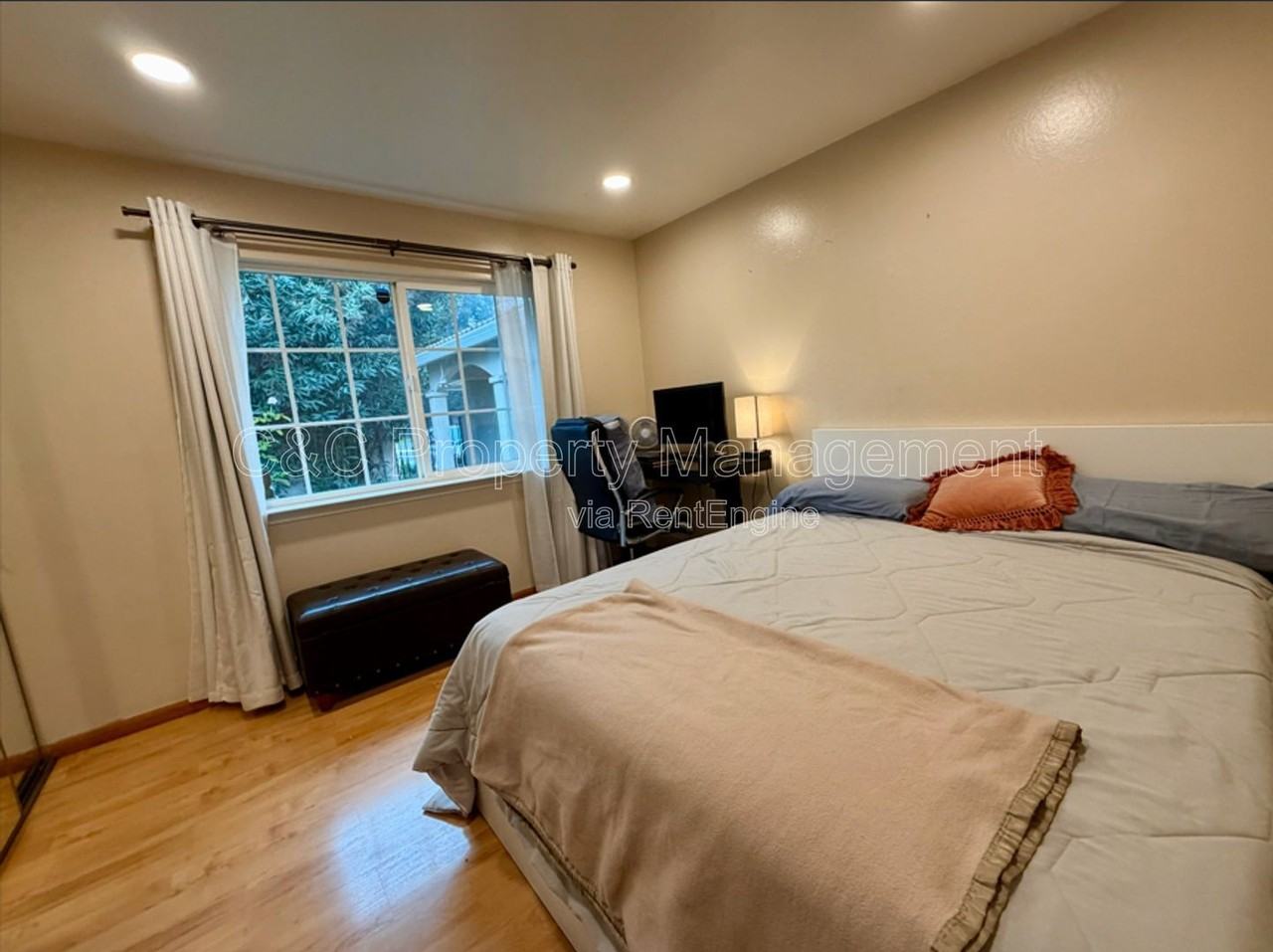 1411 Hillsdale Ave - Photo 4 of 11