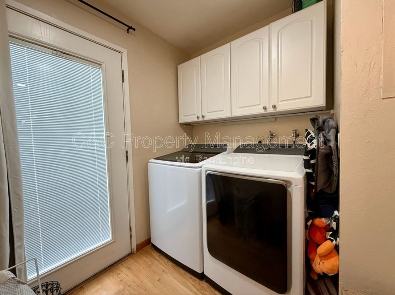 1411 Hillsdale Ave - Photo 5 of 11